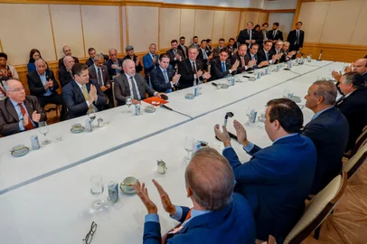 No Japão, Lula e Fávaro se reúnem com empresários brasileiros do setor da carne<!-- NICAID(16003682) -->