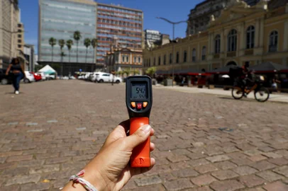 PORTO ALEGRE, RS, BRASIL, 10.02.2025: Pontos da cidade que registram altas temperaturas. Foto: Camila Hermes/Agencia RBS<!-- NICAID(15972926) -->