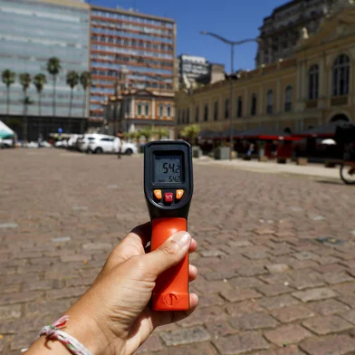 PORTO ALEGRE, RS, BRASIL, 10.02.2025: Pontos da cidade que registram altas temperaturas. Foto: Camila Hermes/Agencia RBS<!-- NICAID(15972926) -->