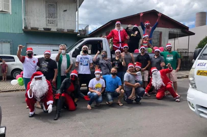 Caravana vai distribuir 1,5 mil kits de Natal pelas ruas de Forqueta<!-- NICAID(15293879) -->