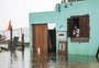 Moradores da zona ribeirinha de Rio Grande têm casas inundadas e temem saques