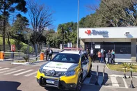 Bombeiros e PMPR estão mobilizados para atender explosão em fábrica na RMC. Foto:  Arnaldo Neto/AEN/Divulgação<!-- NICAID(16099659) -->
