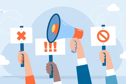 Yurii / stock.adobe.com Mãos em um protesto<!-- NICAID(15990178) -->