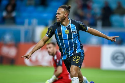 Lucas Uebel / Grêmio FBPA Gremio x PalestinoRS - FUTEBOL/CONMEBOL SULAMERICANA 2026 /GREMIO X PALESTINO - ESPORTES - Lance da partida entre Gremio e Palestino, disputada na noite desta quarta-feira, na Arena do Gremio, valida pela Copa Sul-americana 2026. FOTO: LUCAS UEBEL/GREMIO FBPAEditoria: SPOLocal: Porto AlegreIndexador: Lucas UebelSecao: futebolFonte: Gremio.netFotógrafo: Gremio x Palestino<!-- NICAID(16289928) -->