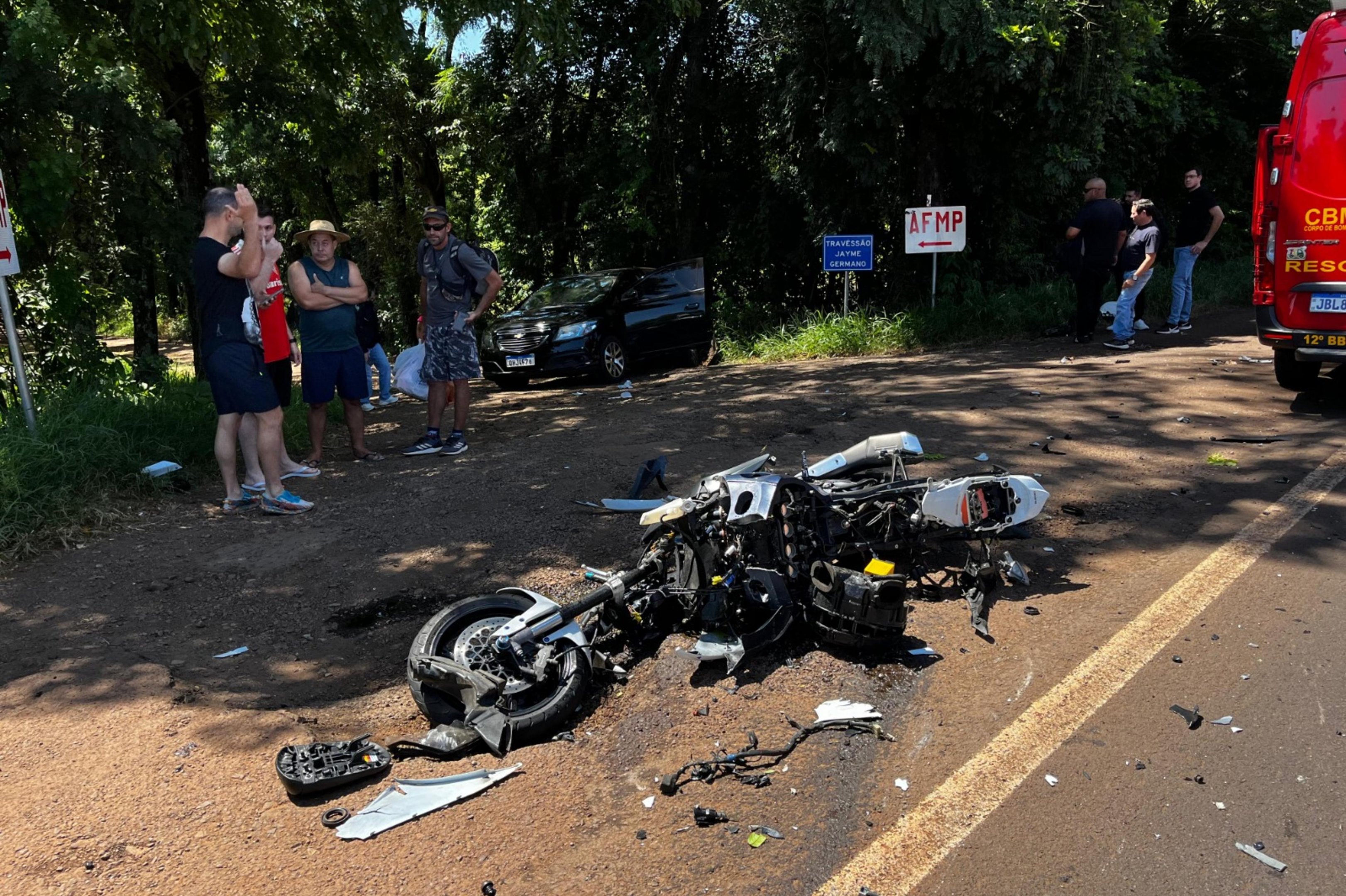 Motociclista morre ap&oacute;s colis&atilde;o com carro na BR-158, em Panambi