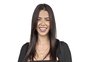 Ex-BBB Larissa tatua o termo "fake news" após virar meme no reality