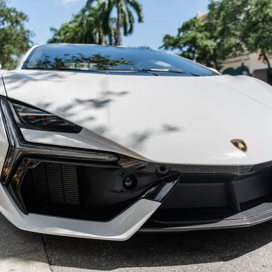 Miami, Florida, USA - April 13, 2025: Car Lamborghini Revuelto parked outdoor. White car, front view. Lamborghini Revuelto supercar sportscar. Luxury sportscar Lamborghini RevueltoMiami, Florida, USA - April 13, 2025: Car Lamborghini Revuelto parked outdoor. White car, front view. Lamborghini Revuelto supercar sportscar. Luxury sportscar Lamborghini Revuelto.Fonte: 1758920556<!-- NICAID(16186836) -->