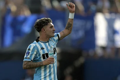 Racing's Uruguayan defender #15 Gaston Martirena celebrates after scoring during the Copa Sudamericana final football match between Argentina's Racing and Brazil's Cruzeiro at La Nueva Olla Stadium in Asuncion on November 23, 2024. (Photo by JUAN MABROMATA / AFP)Editoria: SPOLocal: AsuncionIndexador: JUAN MABROMATASecao: soccerFonte: AFPFotógrafo: STF<!-- NICAID(15960718) -->