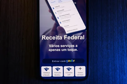PORTO ALEGRE, RS, BRASIL, 11-03-2026: Imagens para ilustrar matérias sobre a declaração de Imposto de Renda. Na foto, aplicativo da Receita Federal. Foto: Bruno Todeschini/Agência RBS<!-- NICAID(16243291) -->