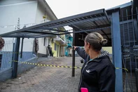 Moradias são interditadas após verificação de fissuras em paredes, em Caxias do Sul.<!-- NICAID(16002672) -->