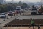 Gravataí, RS, Brasil, 15-08-2023: Obras nos dois sentidos na Freeway no km 81, ponte sobre o arroio Barnabé. Foto: Mateus Bruxel / Agência RBSIndexador: Andre Avila<!-- NICAID(15510532) -->