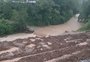 Chuva eleva nível de arroio e deixa moradores sem passagem por ponte no interior de Caxias