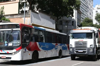 Entre os exames toxicológicos de larga janela de detecção que deram positivo para o uso regular de substâncias psicoativas, 57,68% foram testes feitos por motoristas com Carteira Nacional de Habilitação (CNH) da categoria D, necessária para dirigir ônibus e vans<!-- NICAID(15211300) -->