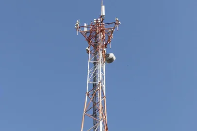 O Diario foi fazer o teste do sinal dos celulares na cidade Circulamos de Norte a Sul e de Leste a Oeste para verificar o funcionamento das operadoras Claro Oi Tim e Vivo Mesmo perto de algumas torres o sinal ficava comprometido celulares,celular,telefone celular,teste do celular,operadoras,telefonia,operadoras de celular,Oi,Tim,Vivo,Claro,Santa Maria 2012