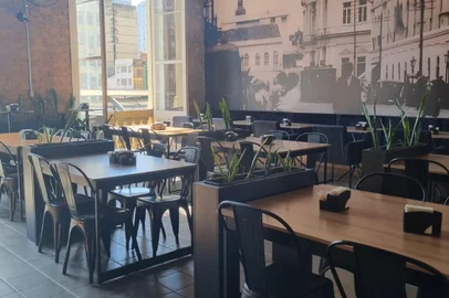 Bsitrô do Mercado<!-- NICAID(15955464) -->