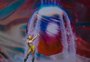 Zara Larsson usa meme de golfinho arco-íris ao cantar Symphony no Rock in Rio