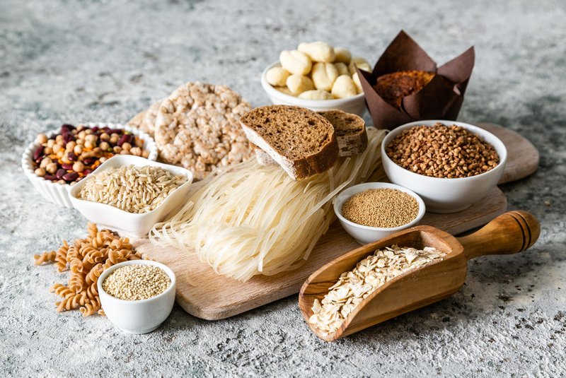 Gluten free diet concept - selection of grains and carbohydrates for people with gluten intoleranceDieta sem glúten. Foto: anaumenko / stock.adobe.comFonte: 257874563<!-- NICAID(15491454) -->