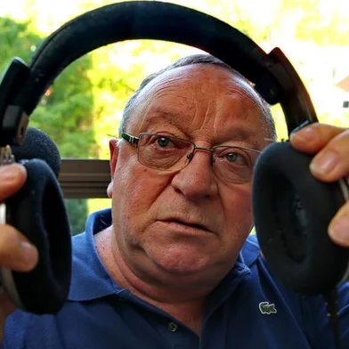 Porto Alegre, RS. Radialista, narrador, comentarista da Rádio Gaúcha Pedro Ernesto Denardin, fotos feitas em sua casa. Fotos : Júlio Cordeiro Ag. RBS  09/11/2015