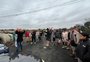 Secretário nacional de Defesa Civil é recebido com protesto em Canoas