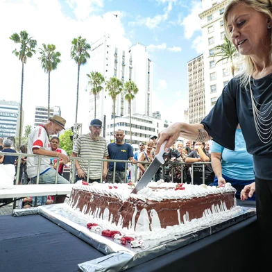 Porto Alegre, RS, Brasil 26/03/2025: A festa de aniversário de 253 anos de Porto Alegre, neste 26 de março, foi comemorada com o tradicional parabéns a você, bolo e atrações musicais. A secretaria Municipal da Cultura preparou para esta quarta-feira um evento especial, em frente ao Museu de Arte do Paço, na Praça Montevidéu, 10, no bairro Centro Histórico.<!-- NICAID(16004213) -->