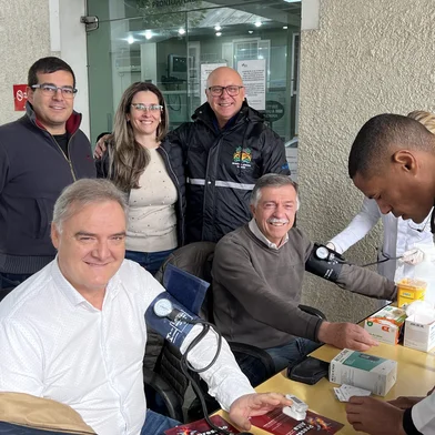 Prefeito Adiló Didomenico e Edson Néspolo acompanham mutirão da saúde<!-- NICAID(16059779) -->