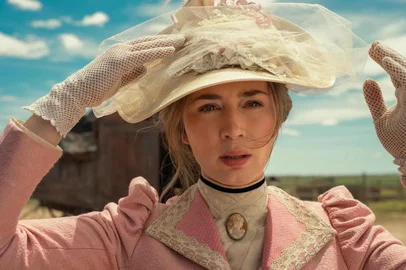 A Inglesa (2020), minissérie com Emily Blunt<!-- NICAID(16097421) -->