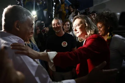 PORTO ALEGRE, RS, BRASIL - 2024.10.27 - Candidata Maria do Rosário (PT) se encontra com Sebastião Melo. (Foto: André Ávila/ Agência RBS)<!-- NICAID(15900082) -->