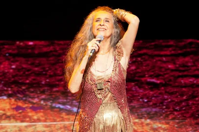 Maria Bethânia<!-- NICAID(11325079) -->