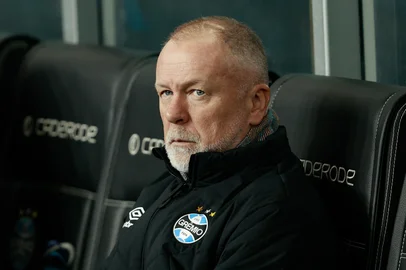 PORTO ALEGRE, RS, BRASIL - 10/08/2025 - Grêmio x Sport Recife, Campeonato Brasileiro. Na imagem, o técnico do Grêmio, Mano Menezes. FOTO: André Ávila, Agência RBSIndexador: Andre Avila<!-- NICAID(16098562) -->