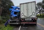 Motorista de 62 anos morre em acidente com duas carretas na RS-135