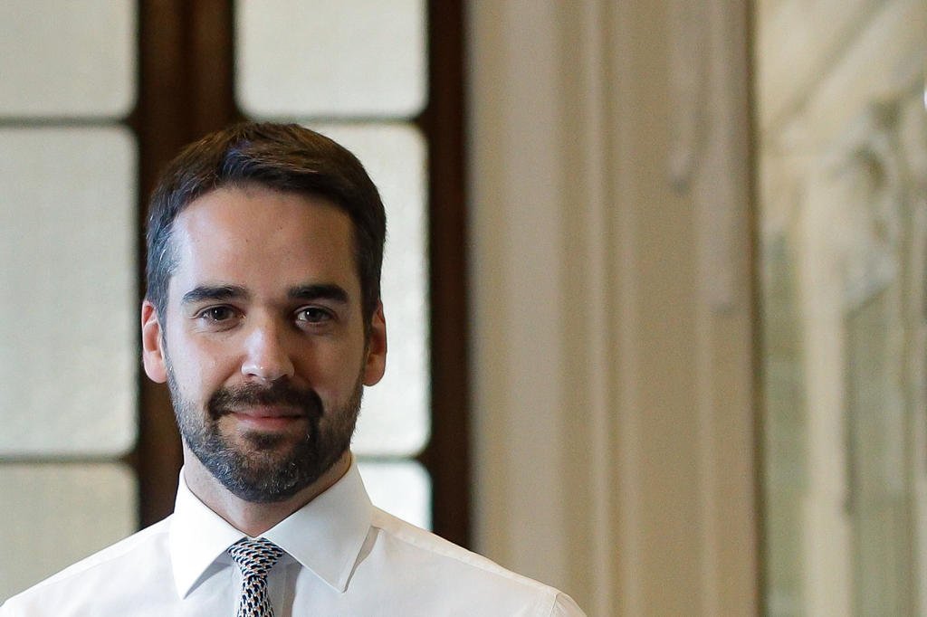 Eduardo Leite testa negativo para covid-19 e anuncia sa&iacute;da do isolamento