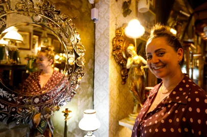 PORTO ALEGRE, RS, BRASIL, 09.03.2023: Antiquario localizado na Av. Joao Pessoa, O Relicario, conta com um café aberto ao publico. Foto: Camila Hermes/Agencia RBS<!-- NICAID(15375488) -->