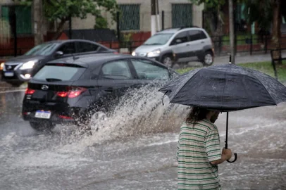 Porto Alegre, RS, Brasil, 20-03-2023: Chuva em Porto Alegre. Foto: Mateus Bruxel / Agência RBSIndexador: Andre Avila<!-- NICAID(15380558) -->
