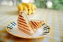 PORTO ALEGRE, RS, BRASIL, 25/01/2017 : Destemperados : Receitas para um café da manhã completo: granola, queijo quente com banana, tapioca de presunto e queijo, panqueca americana com molho de frutas vermelhas, pão integral com ovo mexido e abacate, vitamina de morango. (Omar Freitas/Agência RBS)Indexador: Omar Freitas<!-- NICAID(12700907) -->