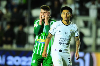 CAXIAS DO SUL, RS, BRASIL, 04/10/2022. Juventude x Corinthians, jogo válido pela 30ª rodada da série A do Campeonato Brasileiro e realizado no estádio Alfredo Jaconi. (Porthus Junior/Agência RBS)<!-- NICAID(15226982) -->