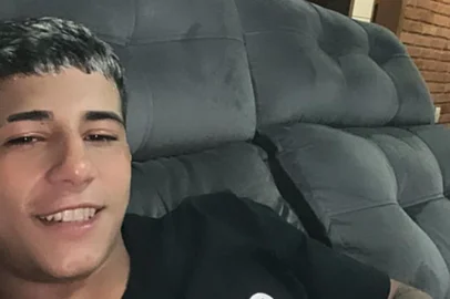 João Vitor Macedo, 15 anos, adolescente morto com disparo de arma de fogo no peito, no bairro Agronomia em Porto Alegre. Suspeita de envolvimento de policiais civis na morte.  - Foto: Arquivo Pessoal<!-- NICAID(15728611) -->