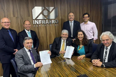 Adiló e Mauro Pereira se encontram com o deputado Marcell Van Hattem (Novo). A reunião foi agendada pela deputada Denise Pessôa.<!-- NICAID(16071693) -->