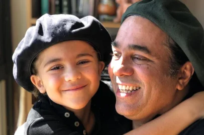 ernesto fagundes, santiago, um de seus filhos. <!-- NICAID(14468930) -->