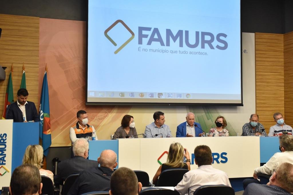 Prefeitos pedem que governo do RS socorra produtores e antecipe recursos para combater estiagem