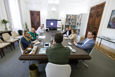 22.4.2025 - Reunião com as secretarias da Segurança Pública, de Justiça, Cidadania e Direitos Humanos, de Planejamento, Governança e Gestão, da Saúde, da Educação e de Inclusão Digital e Apoio às Políticas de Equidade sobre ações de enfrentamento à violência contra a mulher. Foto: Vitor Rosa / Palácio PiratiniIndexador: Vitor Rosa<!-- NICAID(16022010) -->