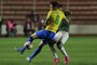 Brazil's Alex Telles (L) and Bolivia's Jose Herrera vie for the ball during their South American qualification football match for the FIFA World Cup Qatar 2022 at the Hernando Siles stadium in La Paz on March 29, 2022. (Photo by JORGE BERNAL / AFP)Editoria: SPOLocal: La PazIndexador: JORGE BERNALSecao: soccerFonte: AFPFotógrafo: STR<!-- NICAID(15054681) -->