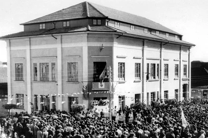 Os 90 anos do Círculo Operário Caxiense, atual Círculo Saúde, fundado em 31 de outubro de 1934.Legenda: Dia 8 de junho de 1947: a inauguração do prédio, na esquina das ruas Sinimbu e Visconde de Pelotas, após as reformas realizadas pelo Círculo.<!-- NICAID(15877509) -->