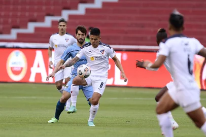 Quito, ECUADOR - Copa CONMEBOL Sudamericana 2021 - LDU Quito (ECU) Vs Gremio (BRA) - Estadio Rodrigo Paz Delgado - Photo by: Staff Images / CONMEBOL / DivulgaçãoIndexador: FRANKLIN JACOME<!-- NICAID(14833756) -->