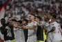 Maior campeão, Sevilla atropela Manchester United e desafia Juventus na semifinal da Liga Europa