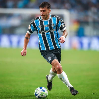 O meio-campista Carballo em jogo do Grêmio contra o Inter na Arena, válido pelo Brasileirão.<!-- NICAID(15565559) -->