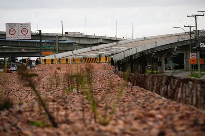 Obras das alças de acesso da nova ponte do Guaíba estão paralizadas e tem previsão de término em 2026.<!-- NICAID(15083974) -->