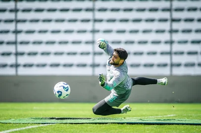 Treino do Juventude no Estádio Alfredo Jaconi, para confronto com o Fluminense. Na foto, o goleiro Gustavo.<!-- NICAID(16039169) -->