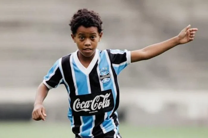 Reprodução / @10Ronaldinho/X