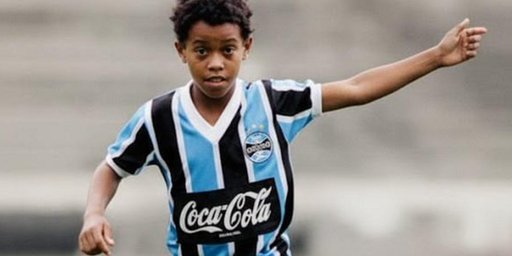 Queki: eu odeio te odiar, Ronaldinho