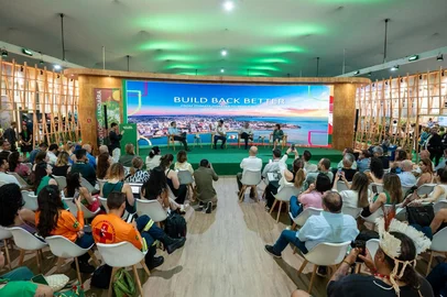 Mauricio Tonetto / Divulgação Eduardo Leite e Sebastião Melo apresentam na COP a reconstrução do RS<!-- NICAID(16165403) -->